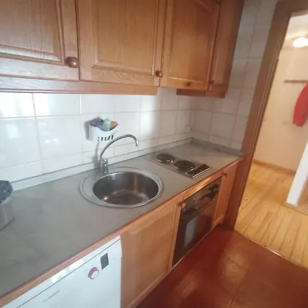 Ground Floor With Fenced Garden Apartment *